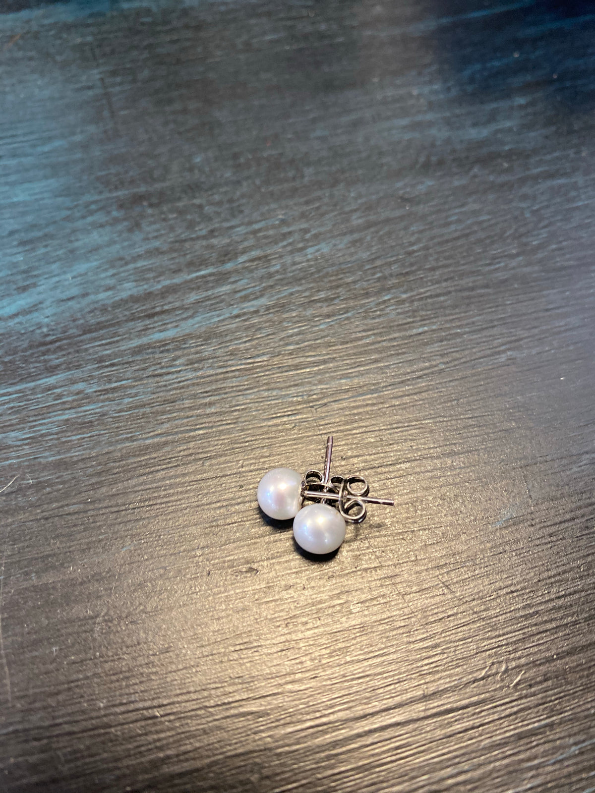 Flat Back Pearl Earring